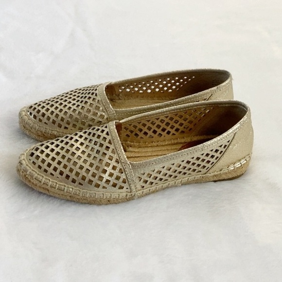 Like New Gold Frye Lee A Line Perf Shoes, size 7 - Picture 6 of 12